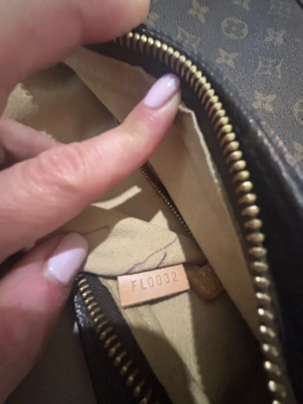 Authentic vintage Louis Vuitton Monogram Looping MM handbag